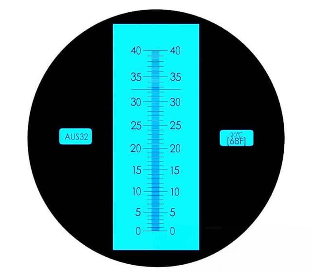 Optična lestvica 0–40 z napisoma AUS32 in 20 °C (68 °F).